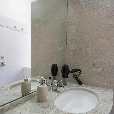 Leonarda Apartment